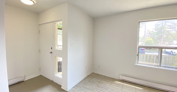 5-7555 Goreway Drive, Mississauga, ON, L4T 3M9 - 2