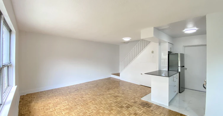 153-7555 Goreway Drive, Mississauga, ON, L4T 3M9 - 3