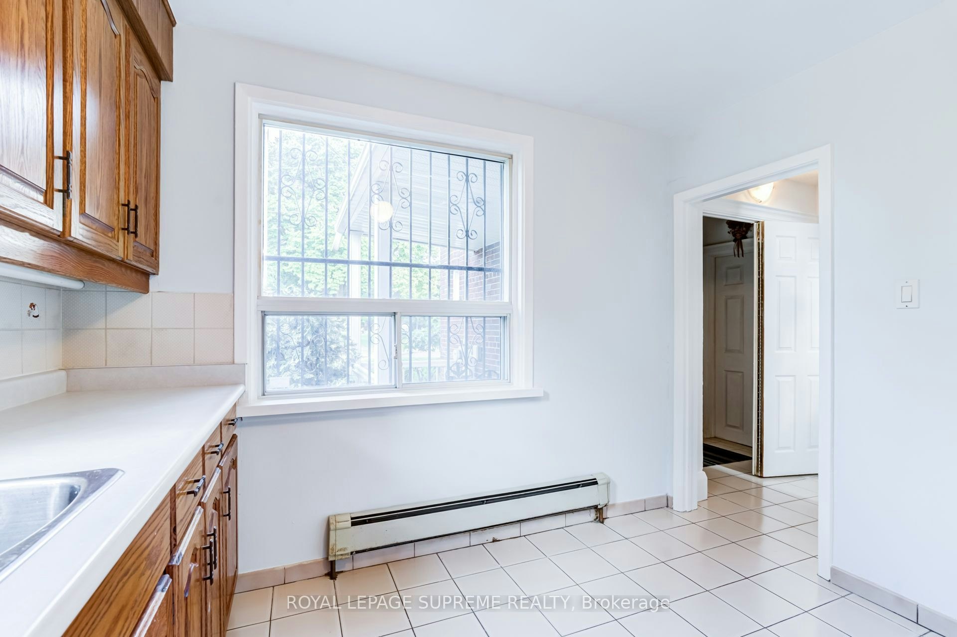 2-143 Connolly Street, Toronto, ON, M6N 1E8 - 9