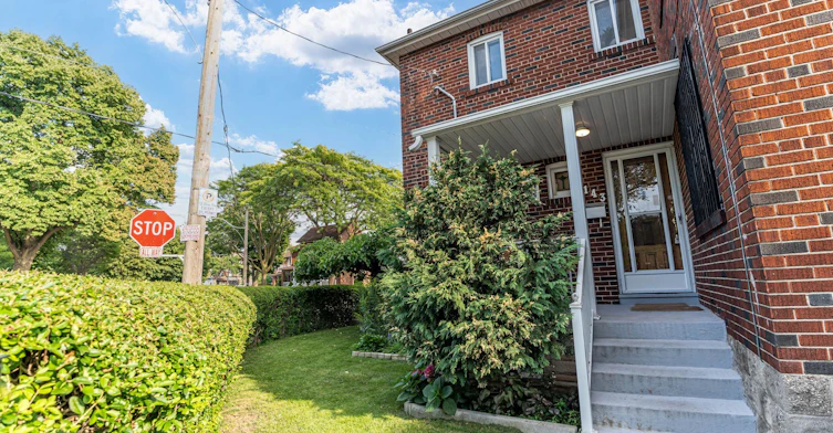 2-143 Connolly Street, Toronto, ON, M6N 1E8