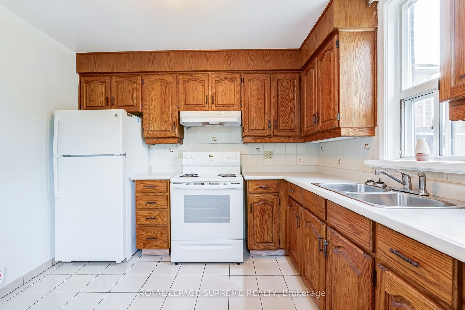 2-143 Connolly Street, Toronto, ON, M6N 1E8 - 7