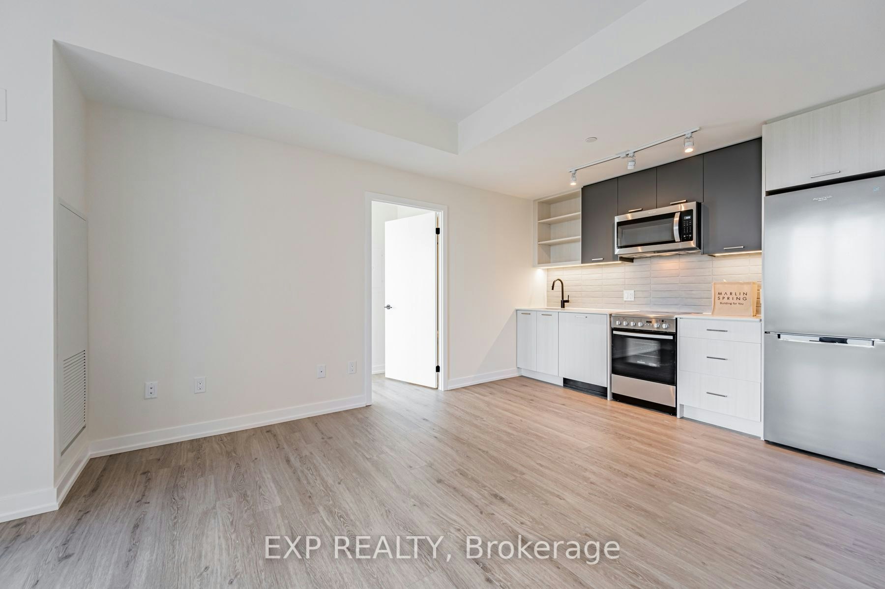 803-2300 St Clair Avenue W, Toronto, ON, M6N 1K8 - 11