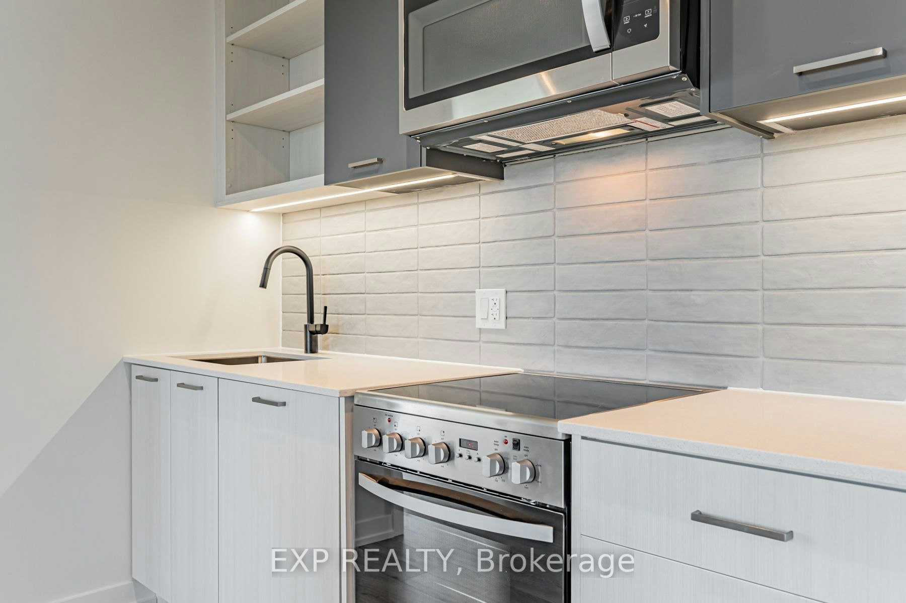 803-2300 St Clair Avenue W, Toronto, ON, M6N 1K8 - 13