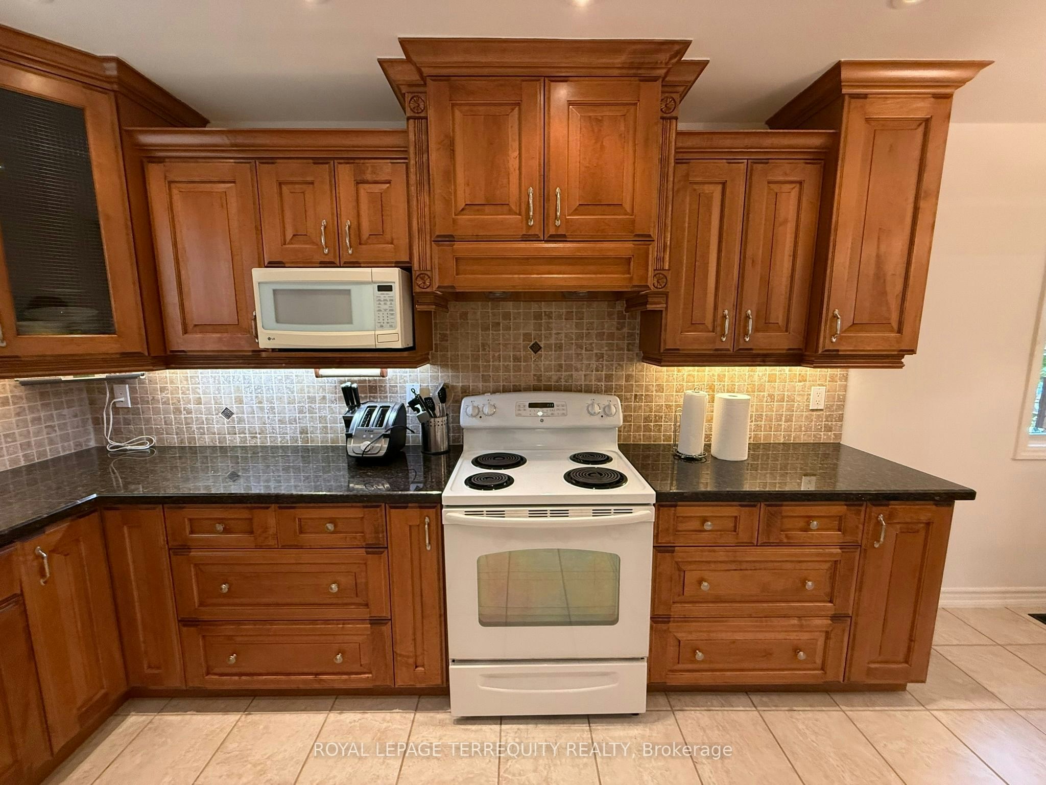 1213 Shamir Crescent, Mississauga, ON, L5C 1L2 - 5