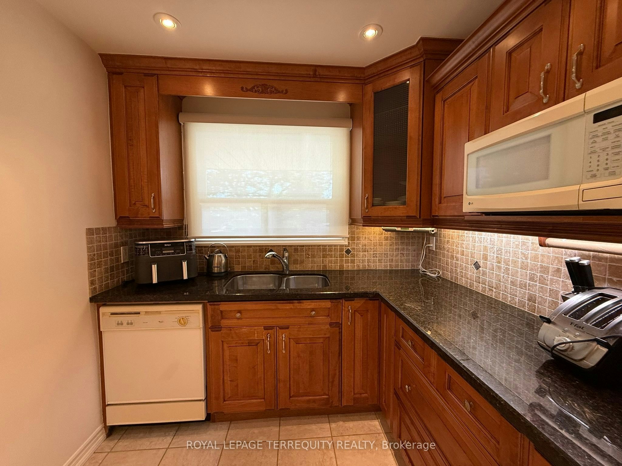 1213 Shamir Crescent, Mississauga, ON, L5C 1L2 - 6