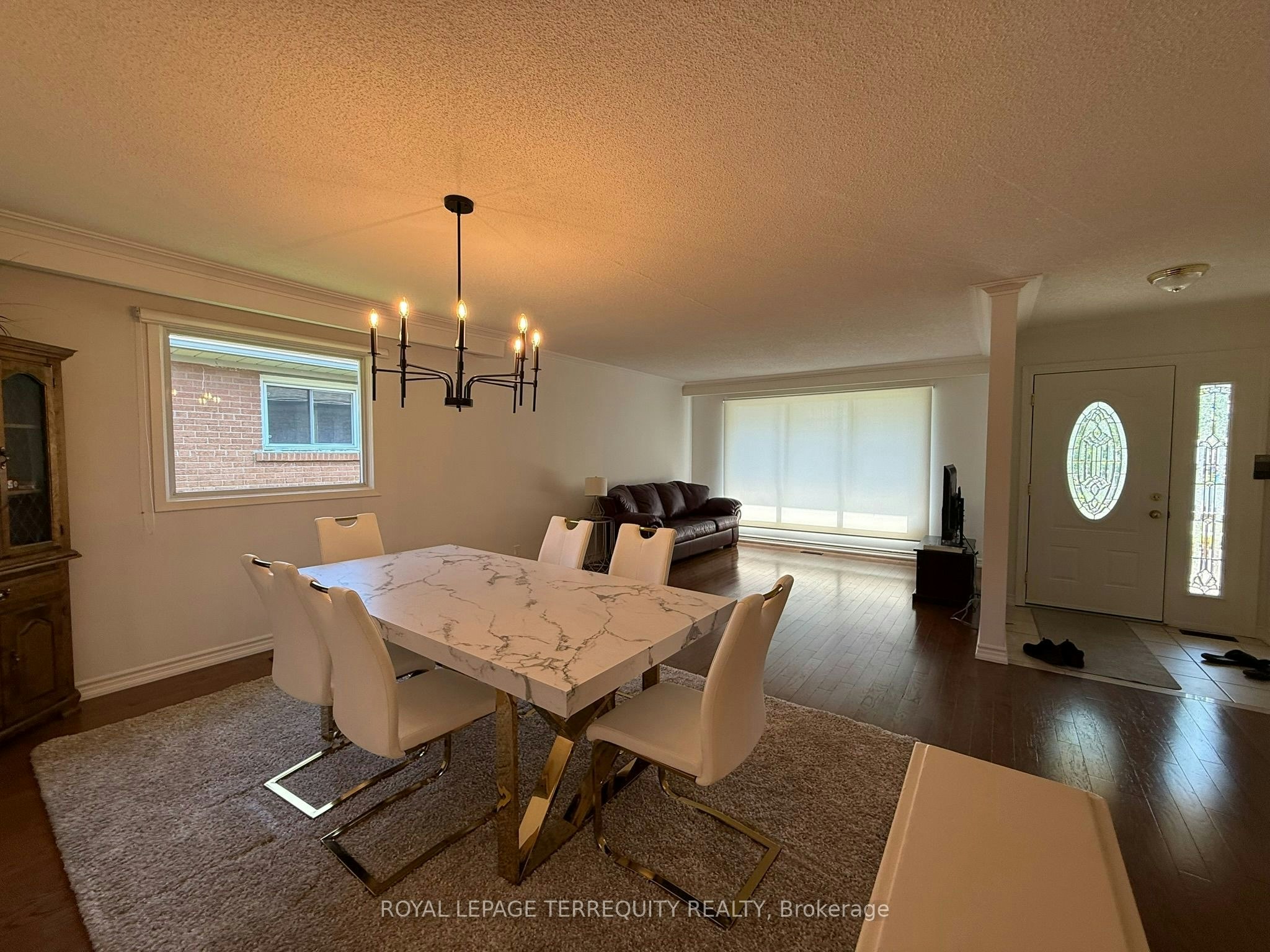 1213 Shamir Crescent, Mississauga, ON, L5C 1L2 - 2