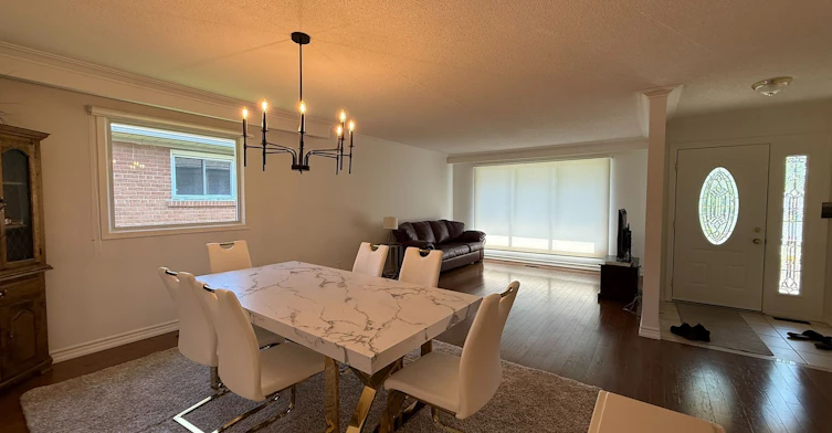 1213 Shamir Crescent, Mississauga, ON, L5C 1L2 - 2