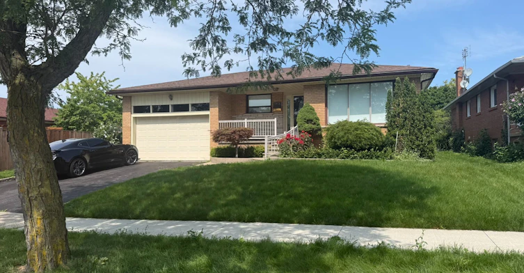 1213 Shamir Crescent, Mississauga, ON, L5C 1L2