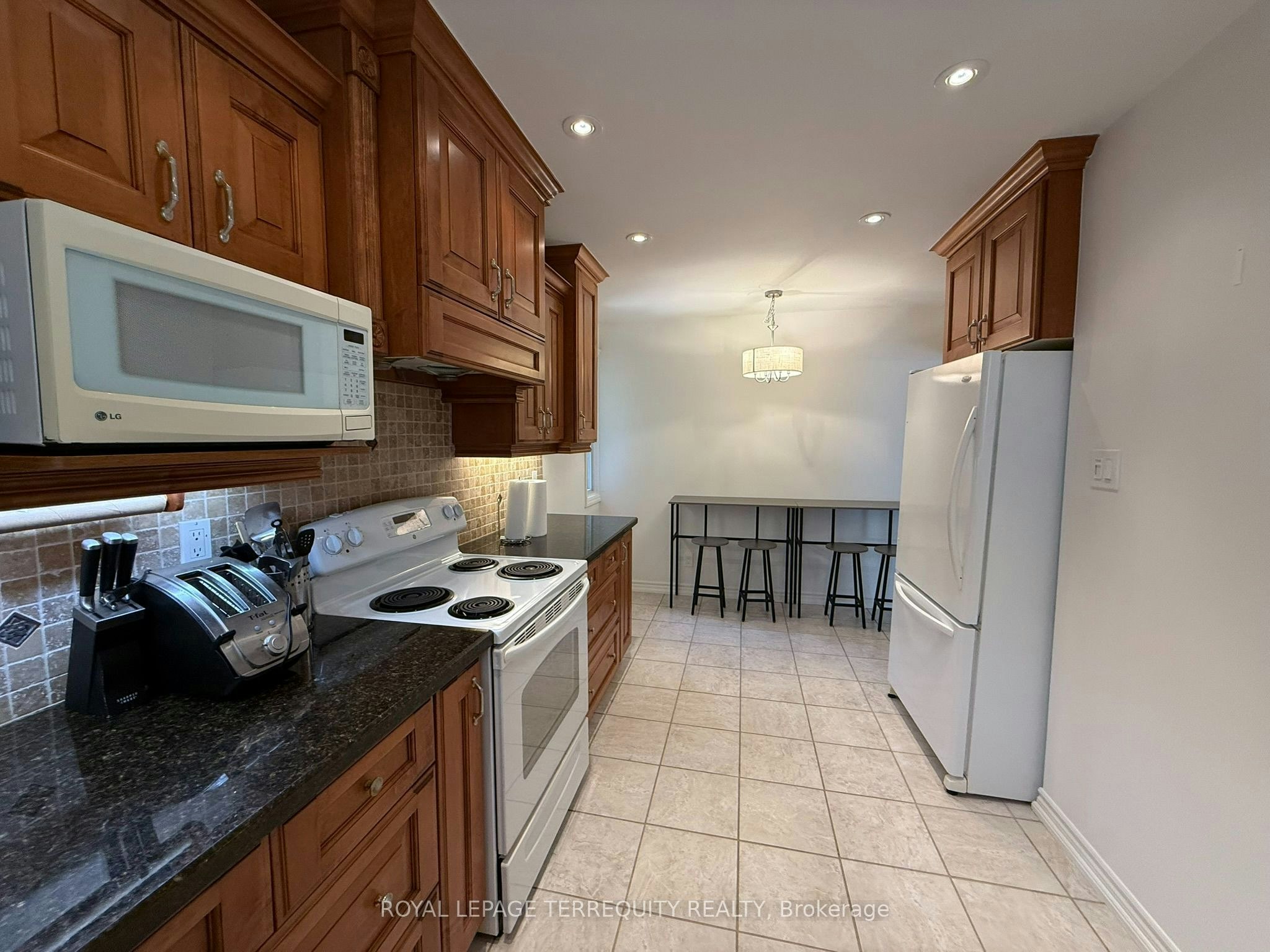 1213 Shamir Crescent, Mississauga, ON, L5C 1L2 - 7