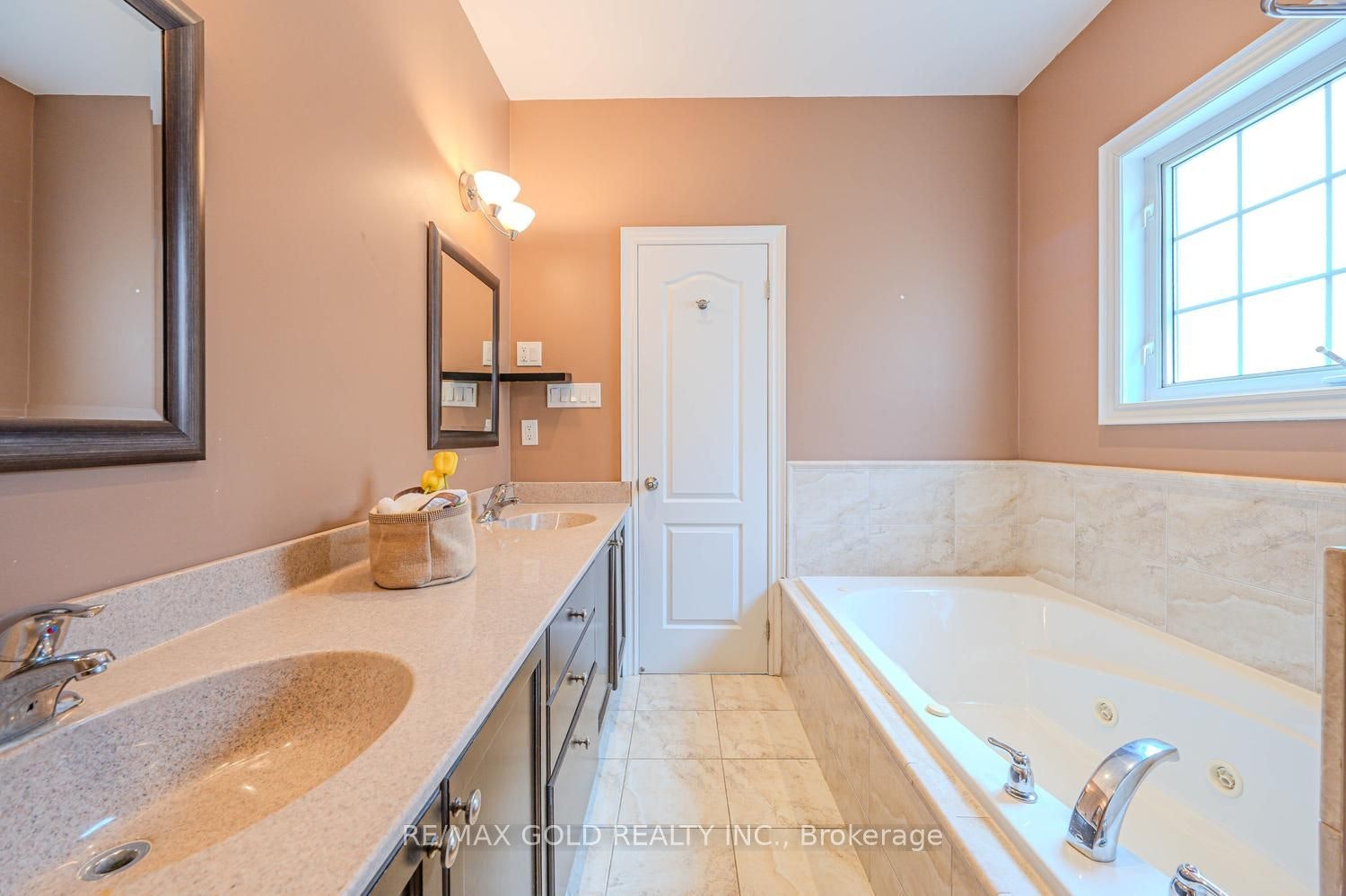 28 Dokkum Crescent, Brampton, ON, L6Z 4T6 - 30