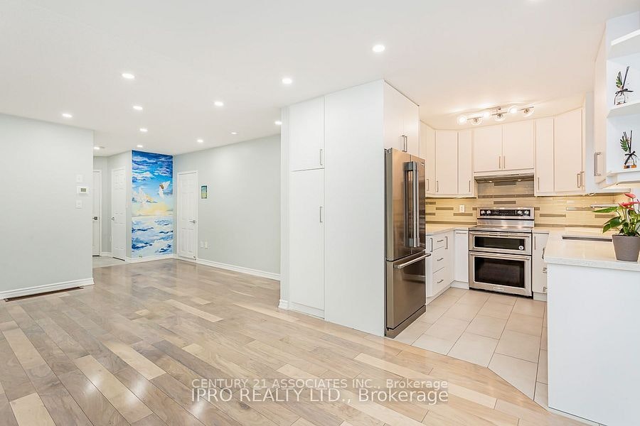 2410 Emerson Drive, Burlington, ON, L7L 7M3 - 9
