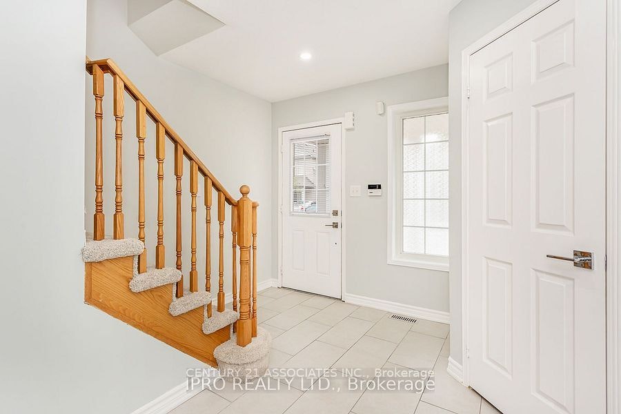 2410 Emerson Drive, Burlington, ON, L7L 7M3 - 5