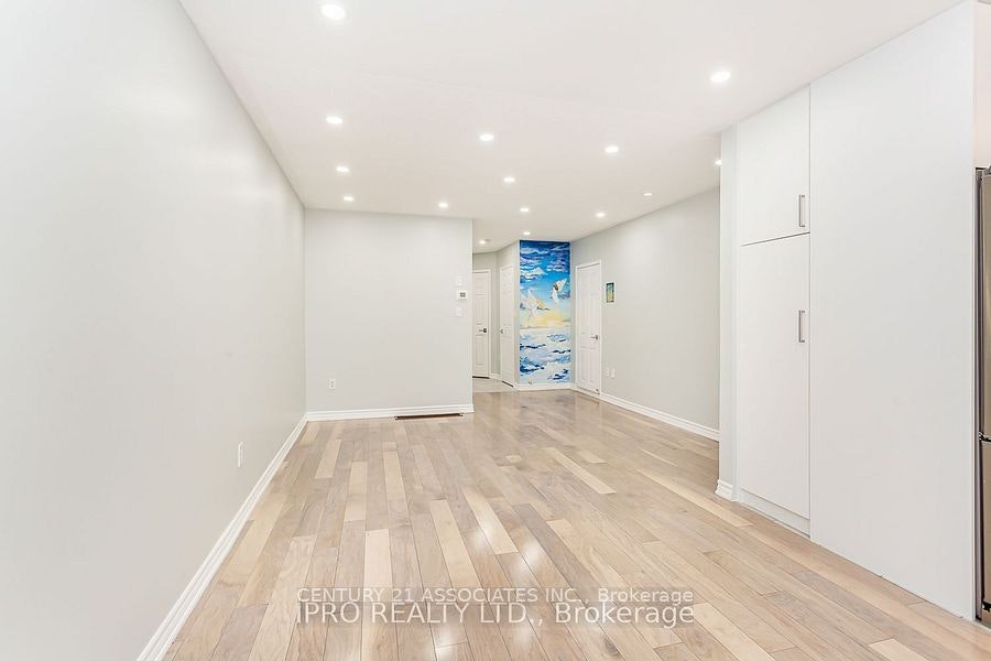 2410 Emerson Drive, Burlington, ON, L7L 7M3 - 8