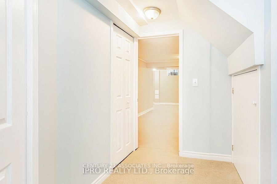 2410 Emerson Drive, Burlington, ON, L7L 7M3 - 27