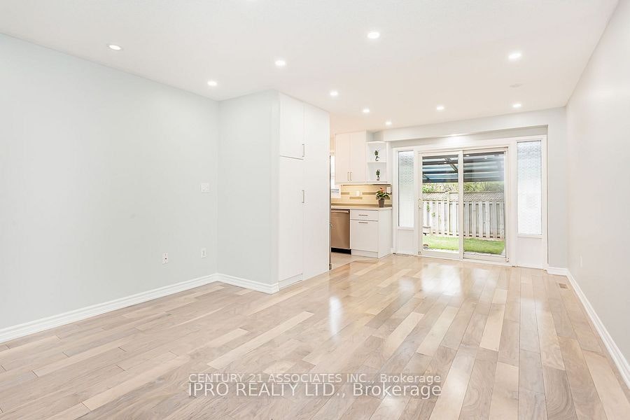 2410 Emerson Drive, Burlington, ON, L7L 7M3 - 6