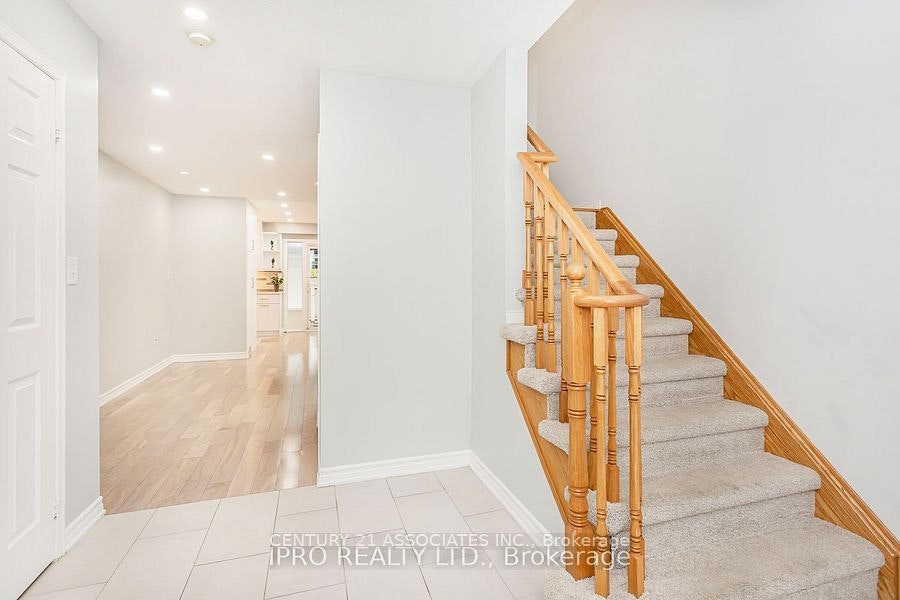 2410 Emerson Drive, Burlington, ON, L7L 7M3 - 7