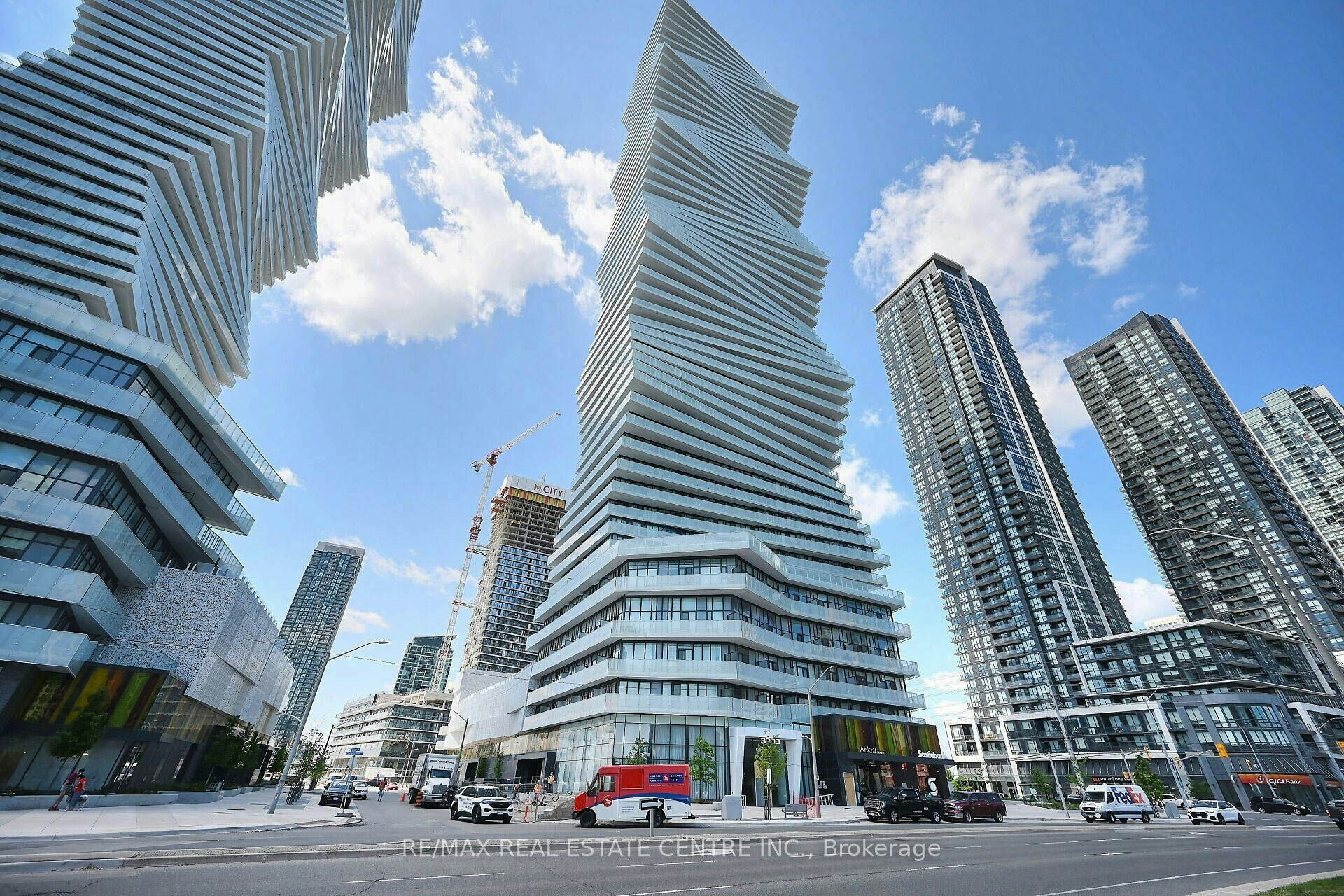 5707-3900 Confederation Pkwy Parkway, Mississauga, ON, L5B 0M3
