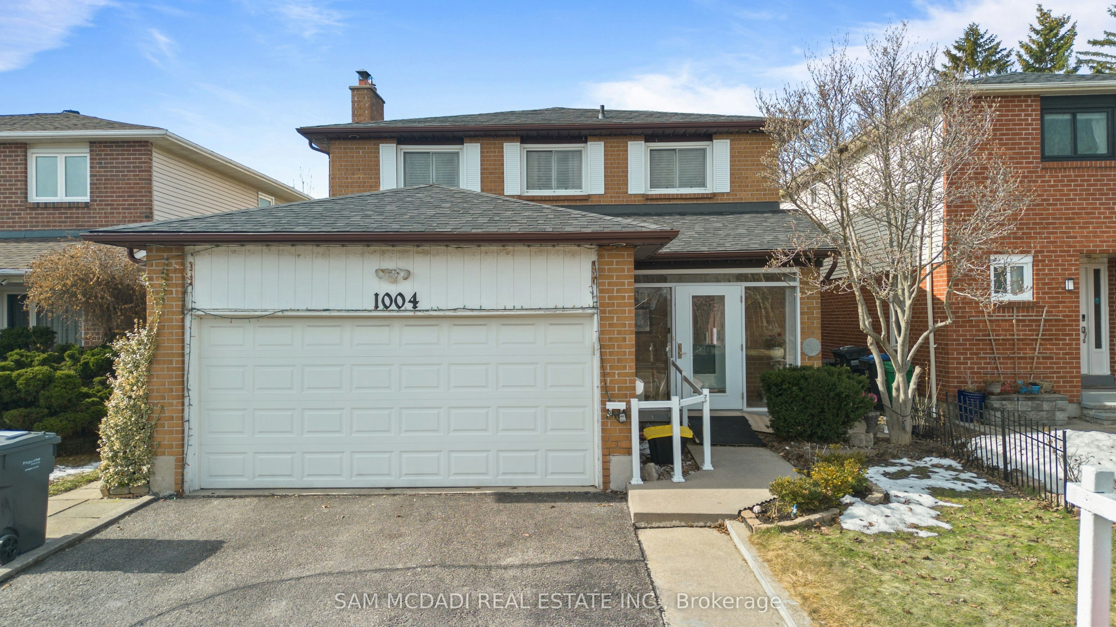 1004 Queensbridge Drive, Mississauga, ON, L5C 3R1