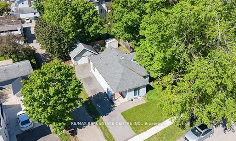 44 Willow Street S