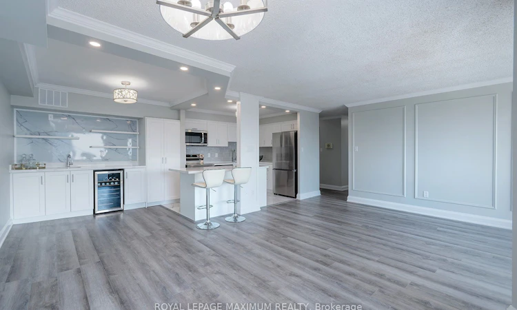 1205-50 Elm Drive E