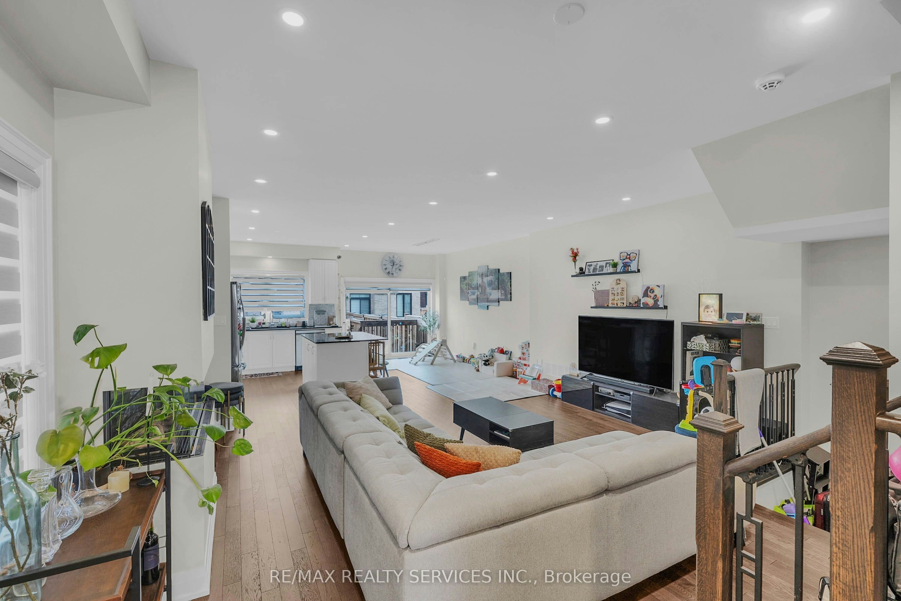 6 Lollard Way, Brampton, ON, L6Y 2C9 - 6