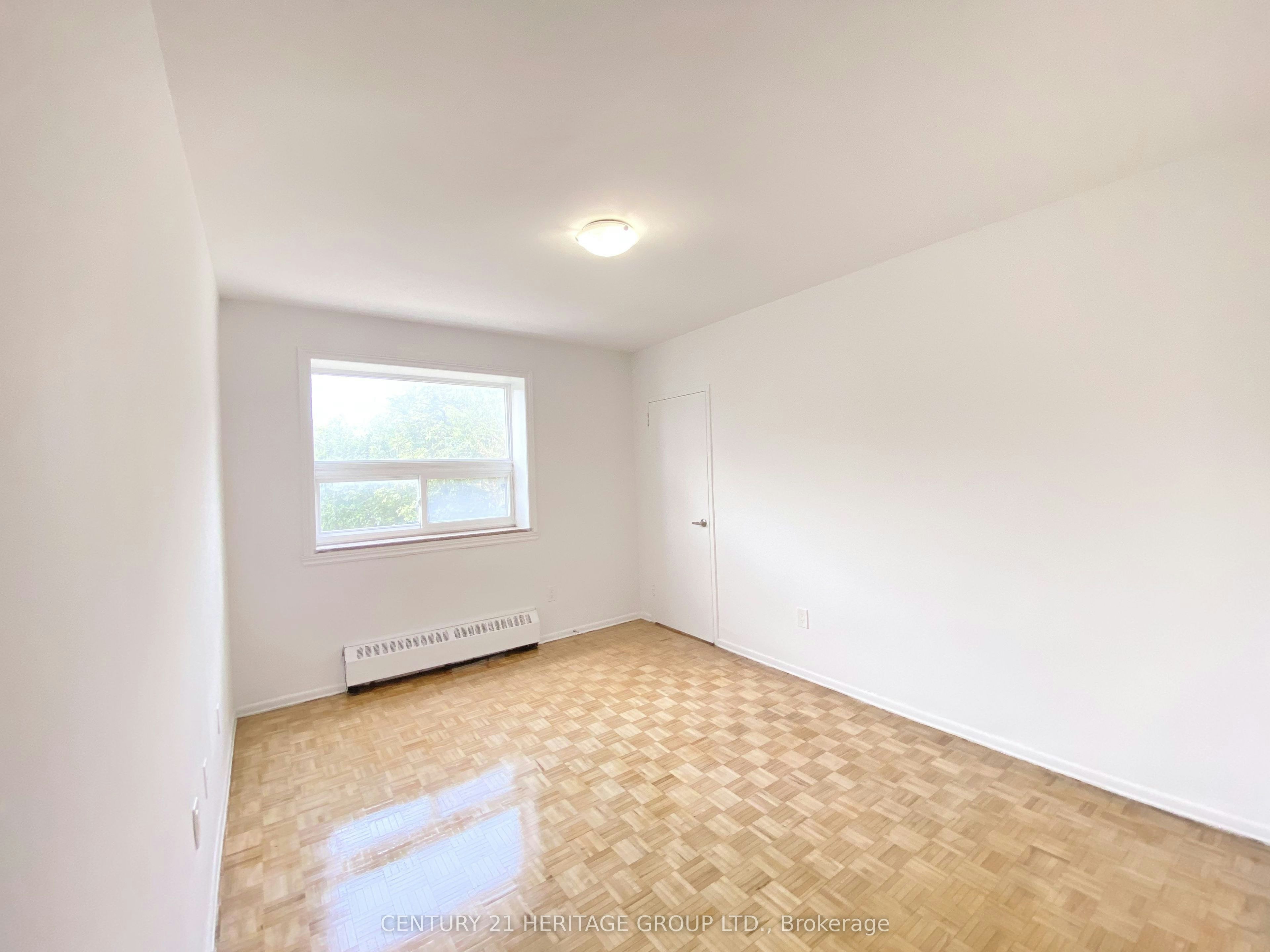 206-10 Garfella Drive, Toronto, ON, M9V 2E9 - 10