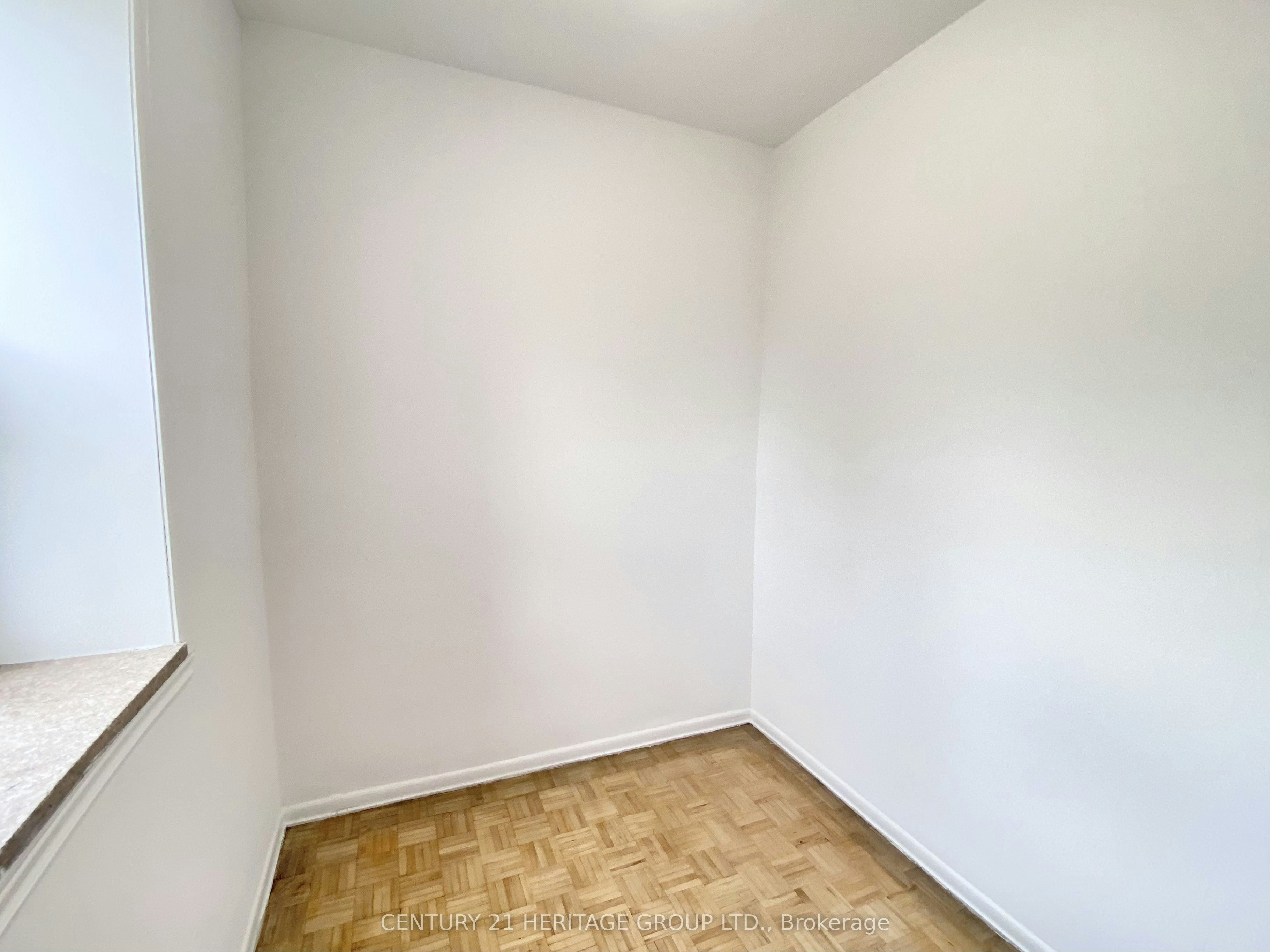 206-10 Garfella Drive, Toronto, ON, M9V 2E9 - 11
