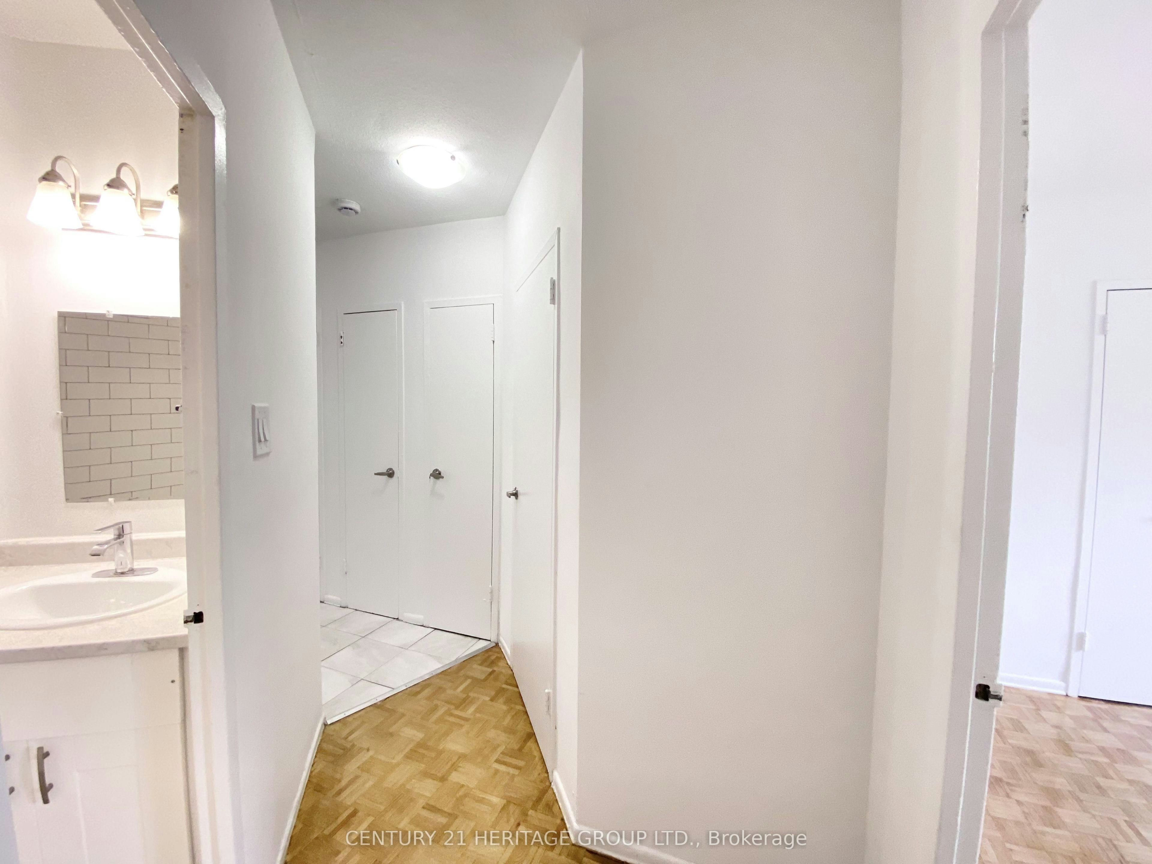 206-10 Garfella Drive, Toronto, ON, M9V 2E9 - 6