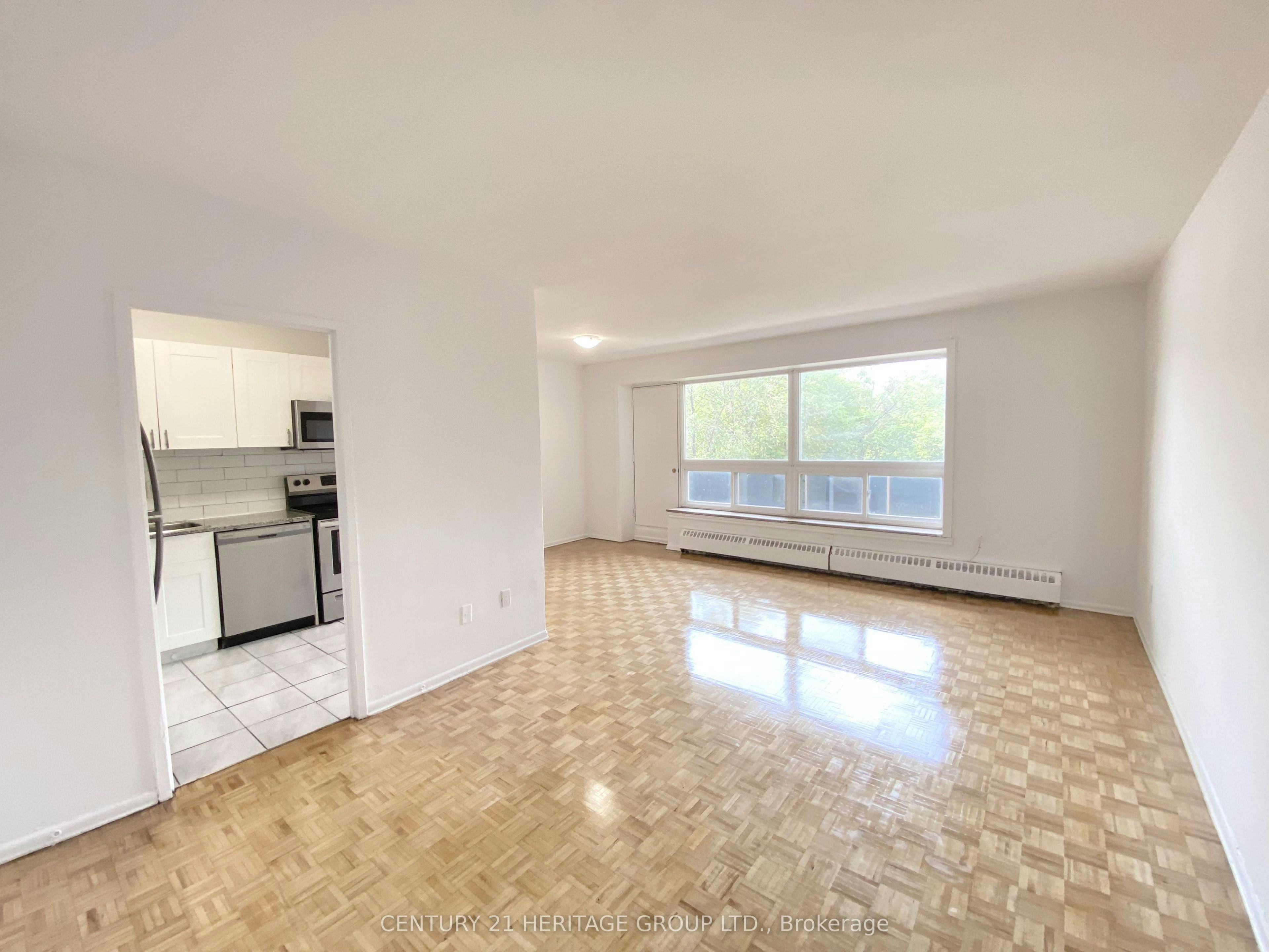 206-10 Garfella Drive, Toronto, ON, M9V 2E9 - 2