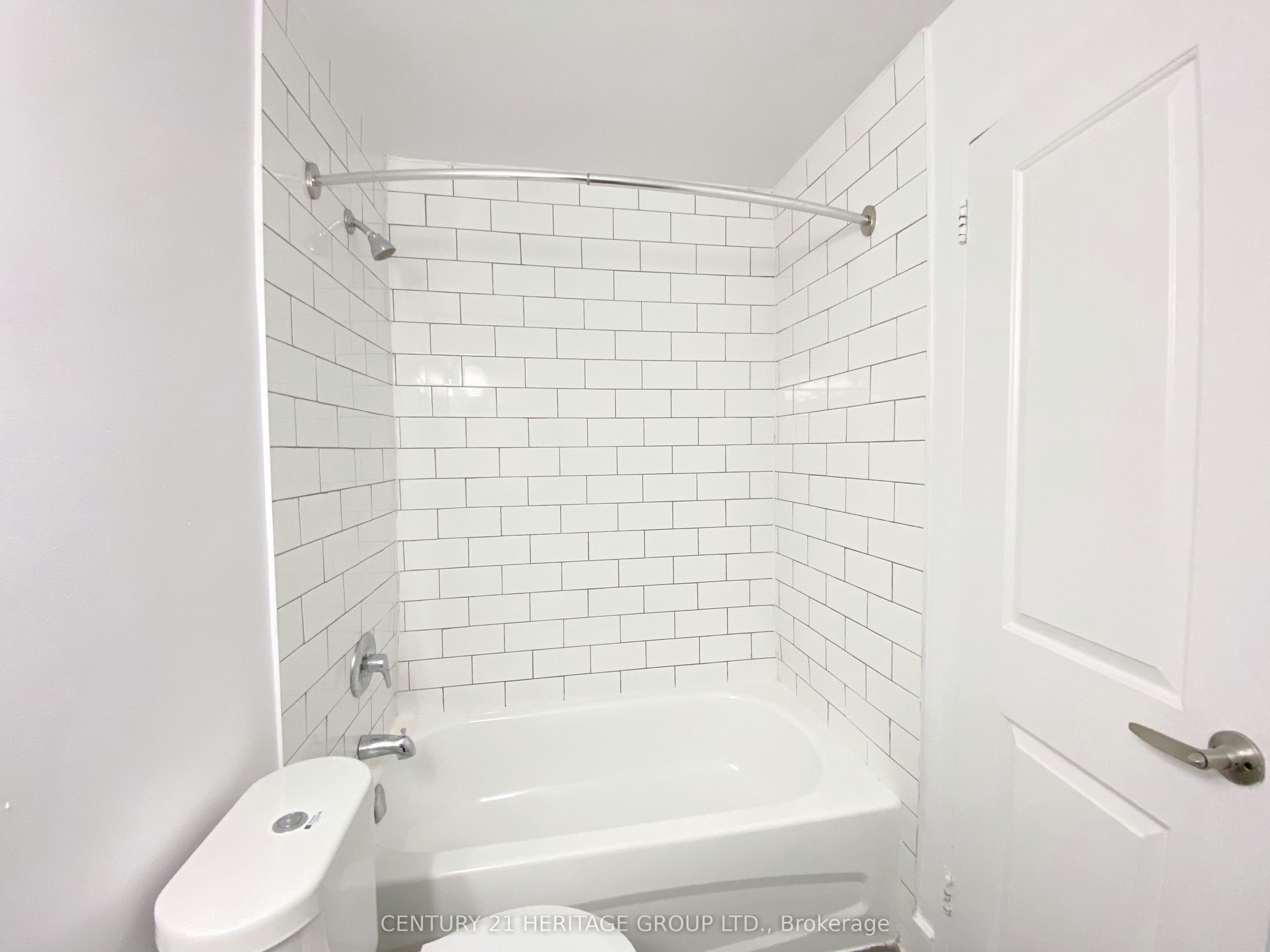 401-10 Garfella Drive, Toronto, ON, M9V 2E9 - 10