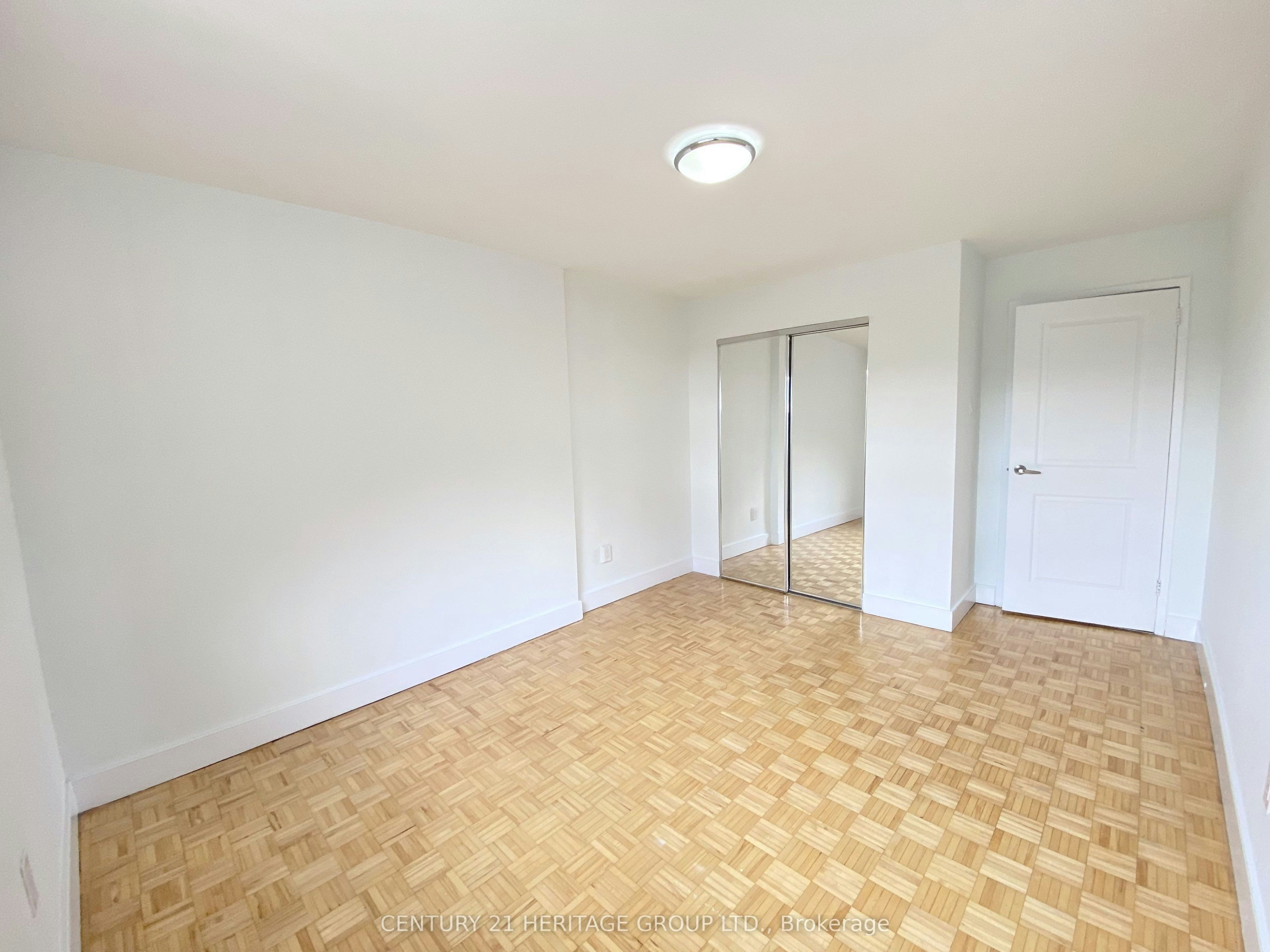 401-10 Garfella Drive, Toronto, ON, M9V 2E9 - 8