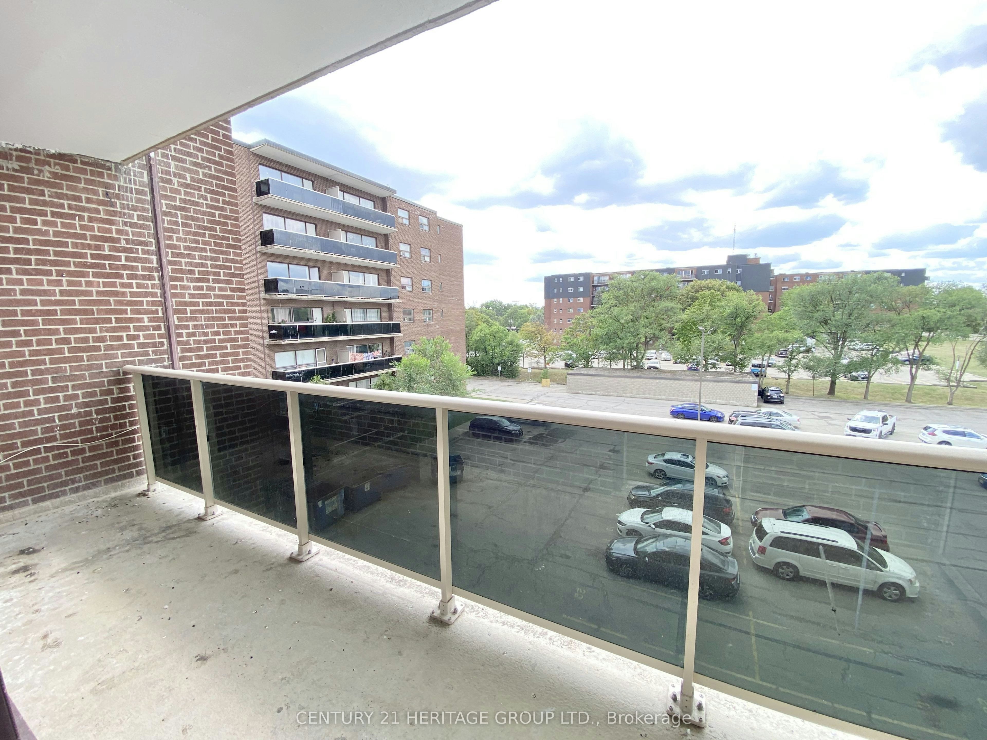 401-10 Garfella Drive, Toronto, ON, M9V 2E9 - 5