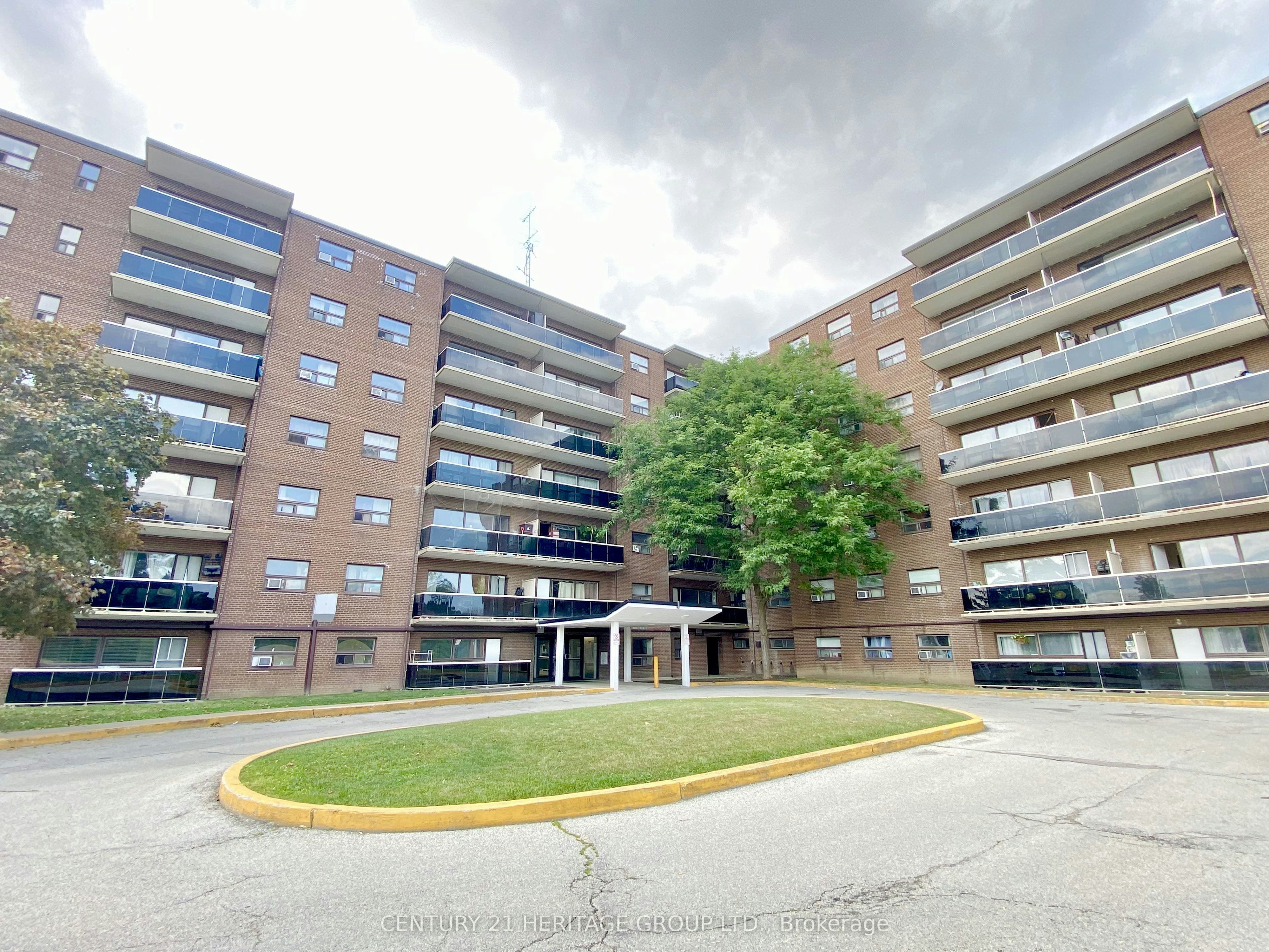 401-10 Garfella Drive, Toronto, ON, M9V 2E9