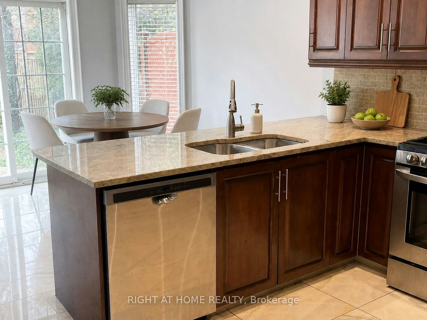 1466 Bayshire Drive, Oakville, ON, L6H 6E7 - 10
