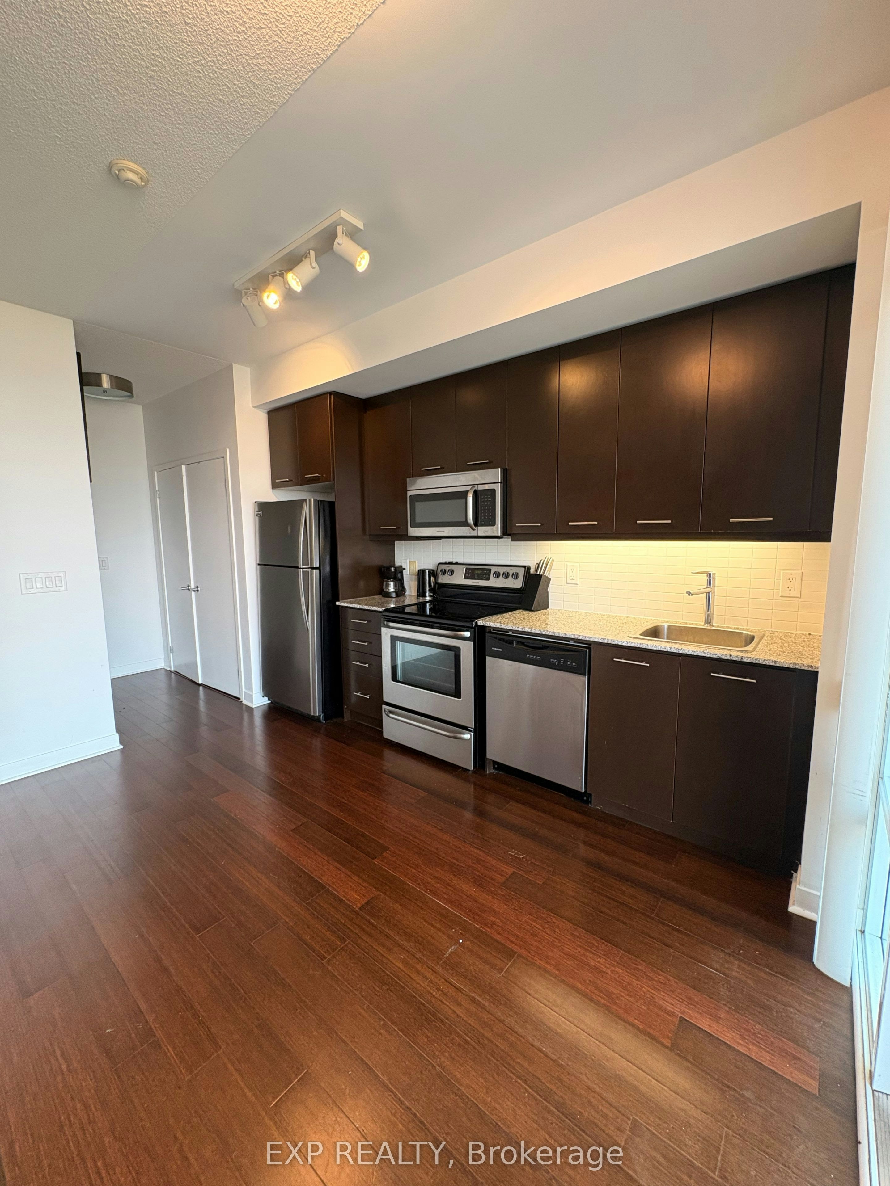 1401-360 Square One Drive, Mississauga, ON, L5B 0G7 - 7