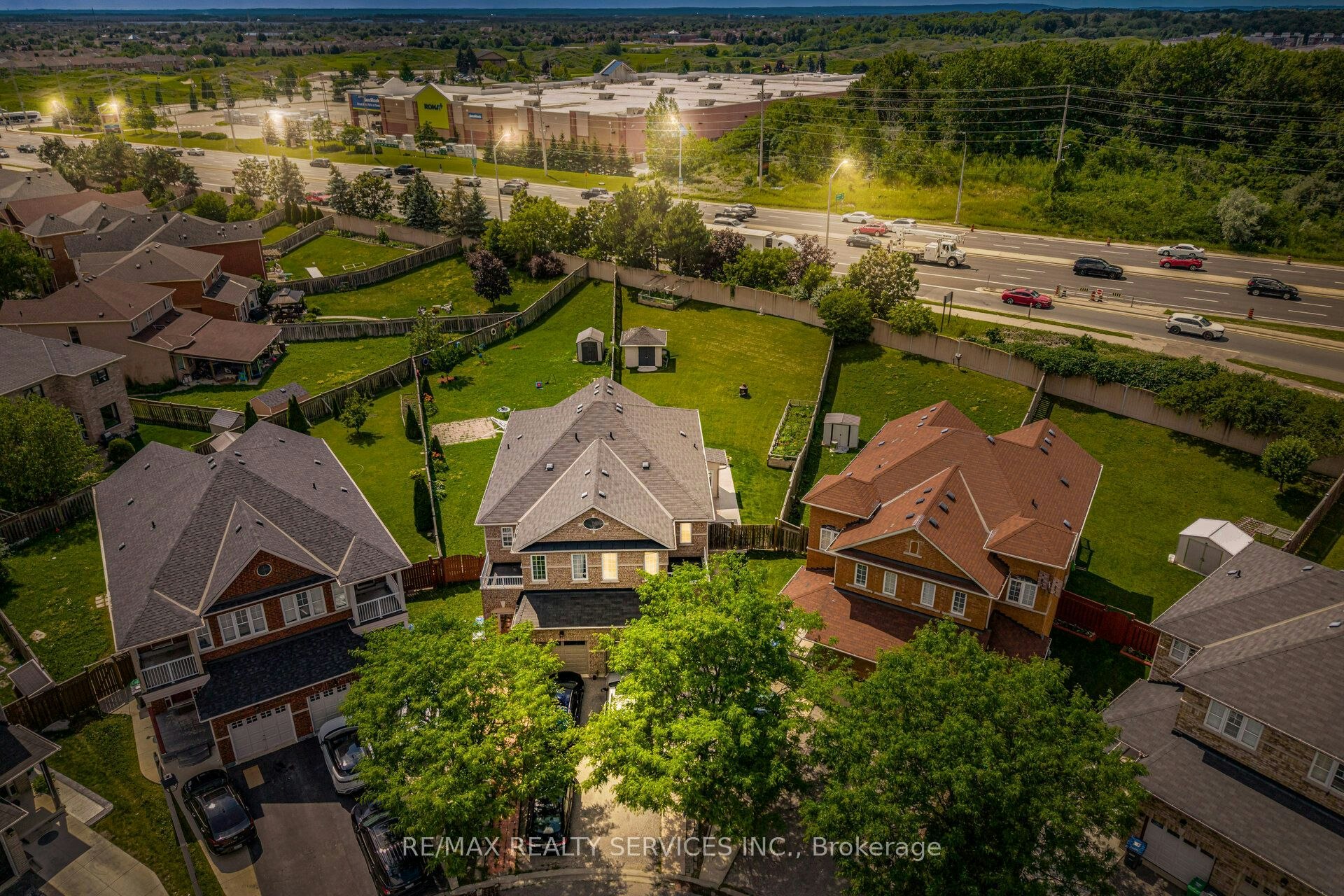 32 Deepcoral Court, Brampton, ON, L6V 4P7