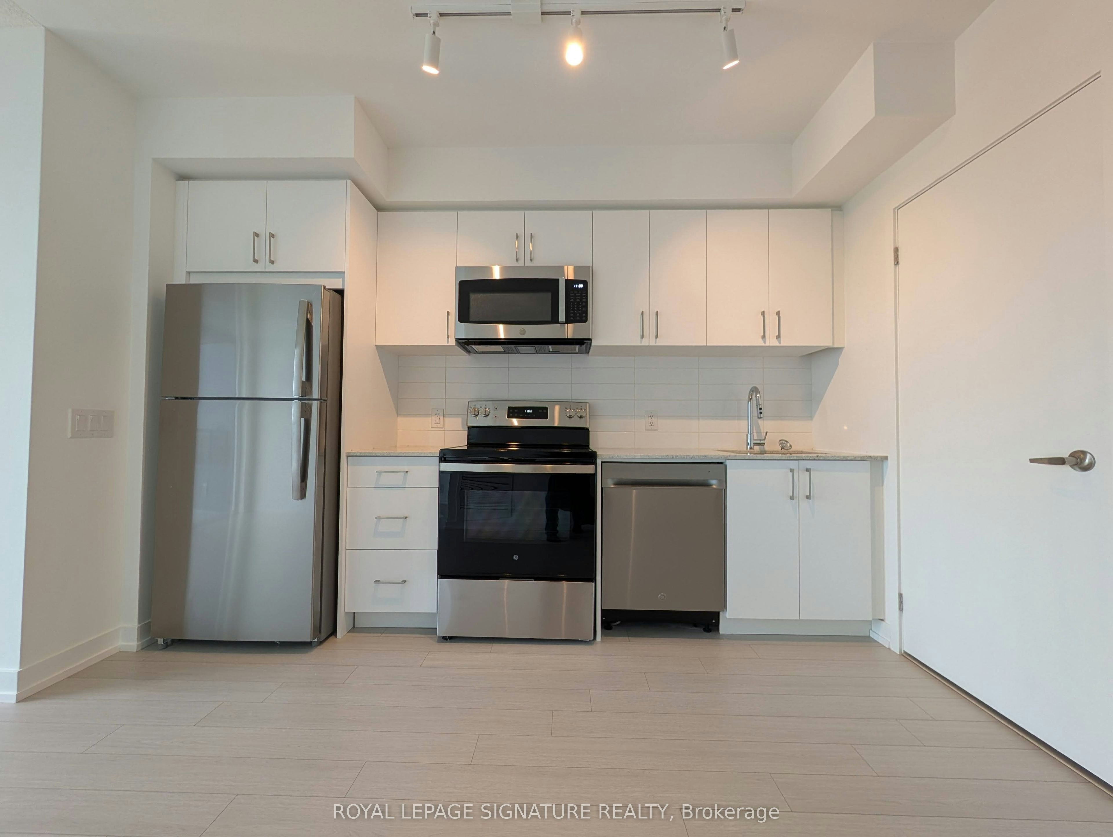 1320-4010 Eglinton Avenue, Toronto, ON, M9A 4M2 - 2