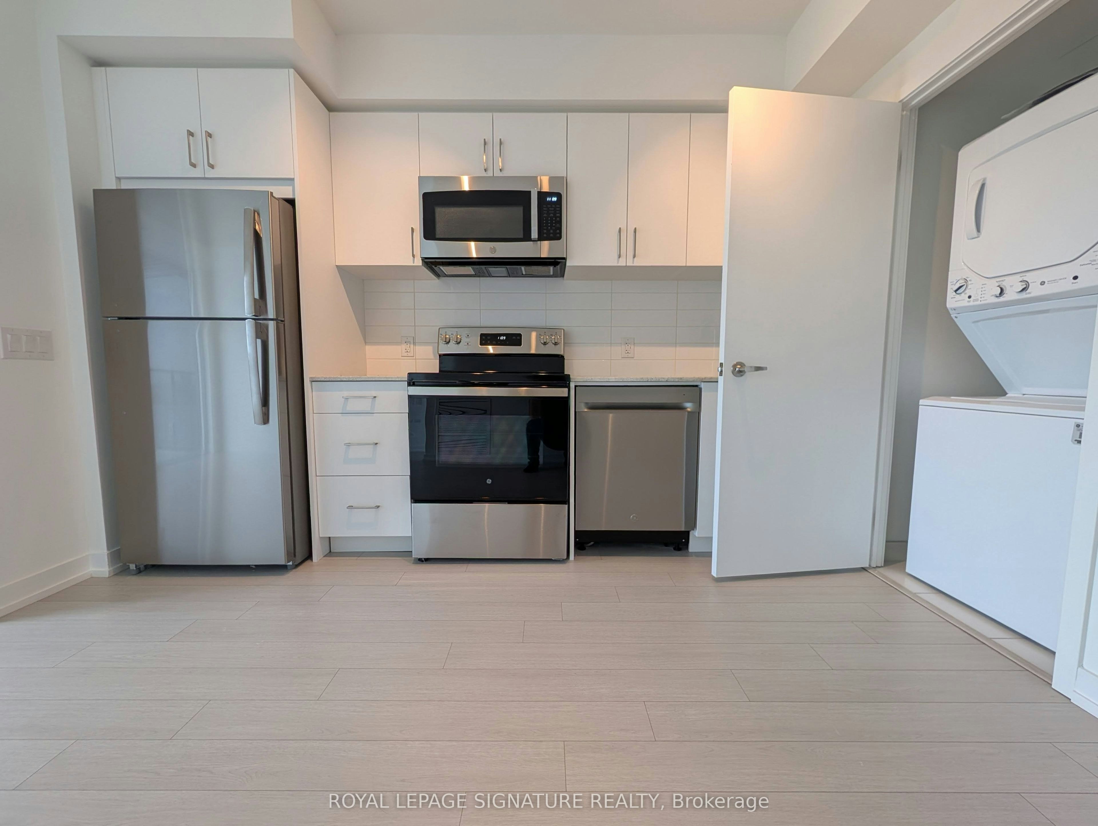1320-4010 Eglinton Avenue, Toronto, ON, M9A 4M2