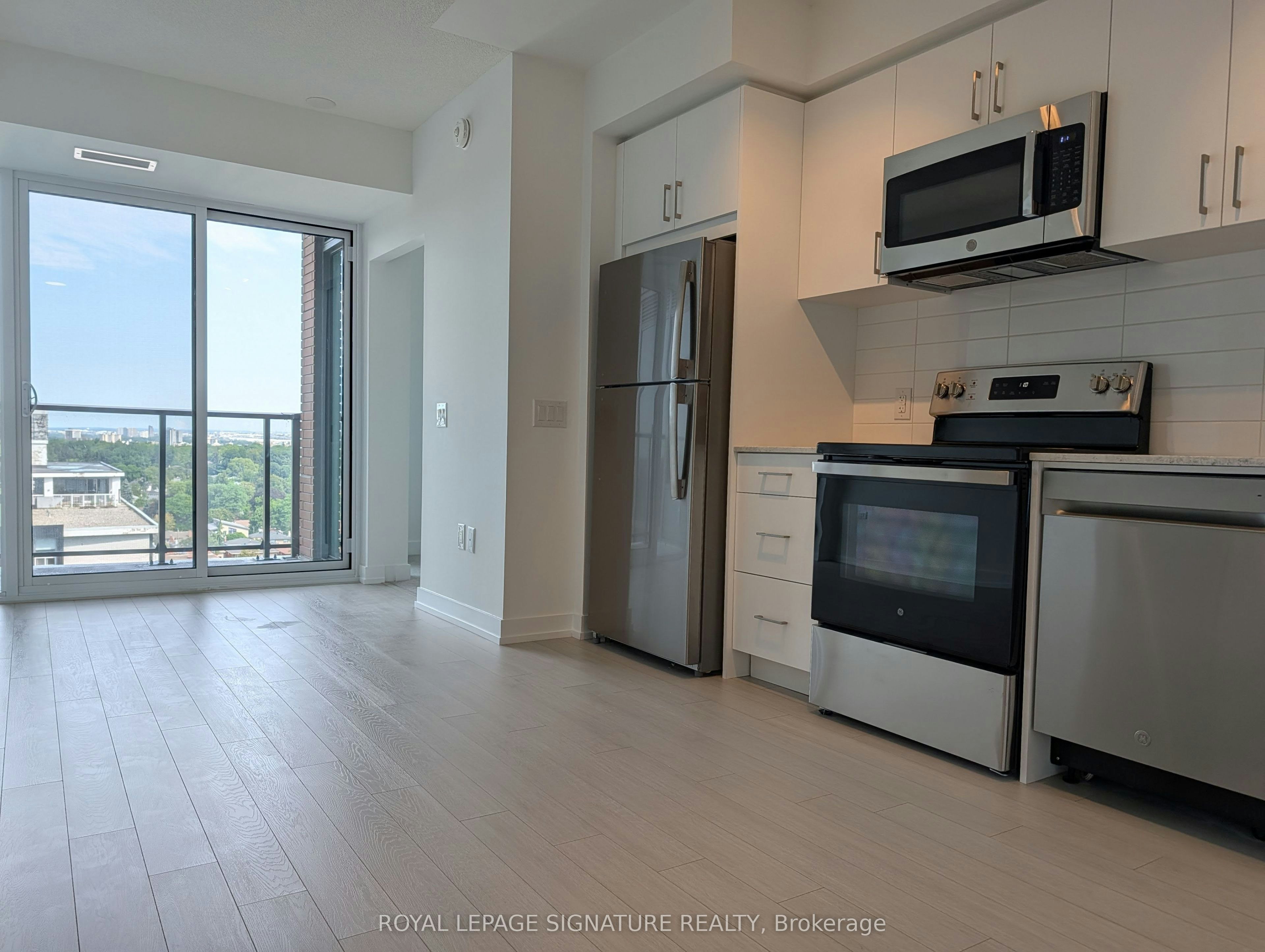 1320-4010 Eglinton Avenue, Toronto, ON, M9A 4M2 - 3