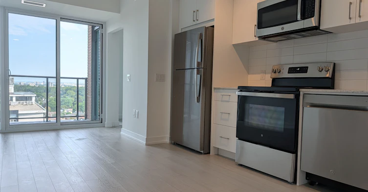 1320-4010 Eglinton Avenue, Toronto, ON, M9A 4M2 - 3