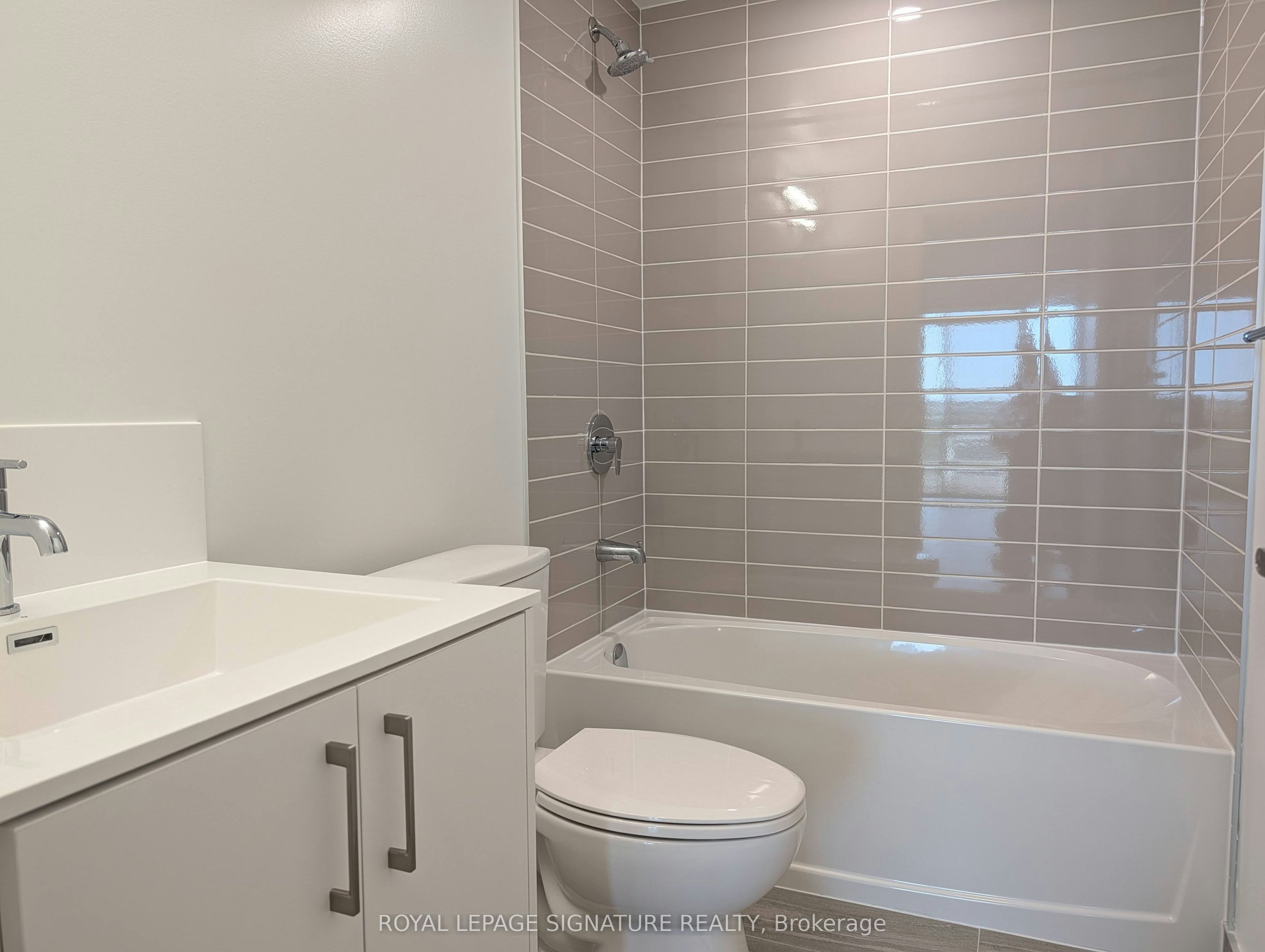 1320-4010 Eglinton Avenue, Toronto, ON, M9A 4M2 - 6