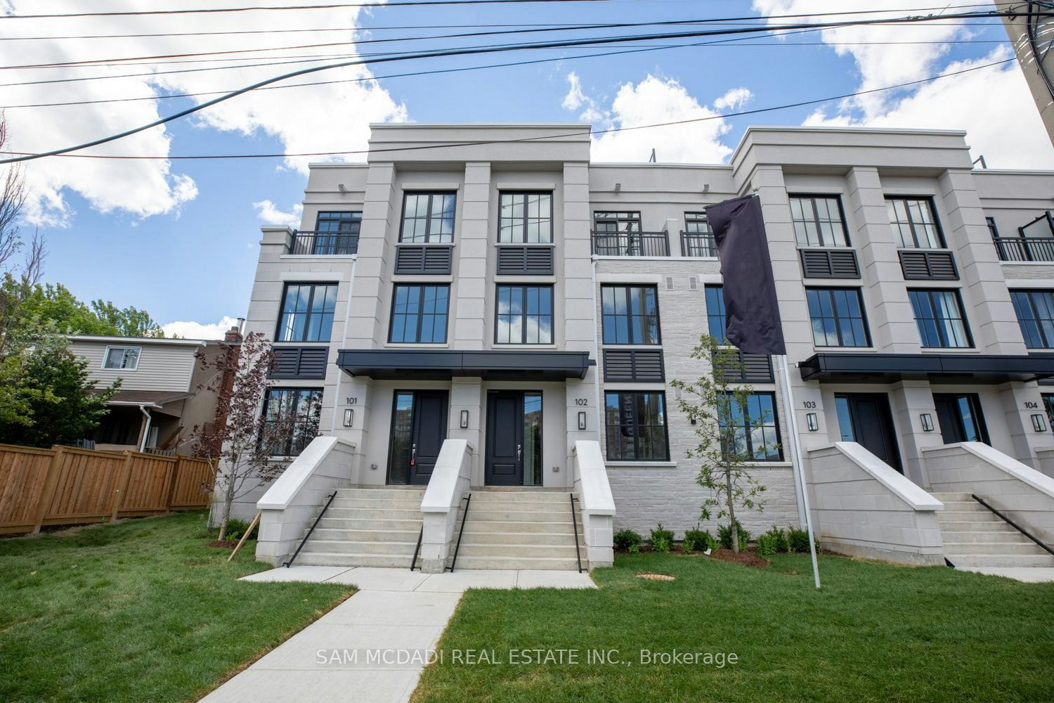102-1180 Cawthra Road, Mississauga, ON, L5G 0A5