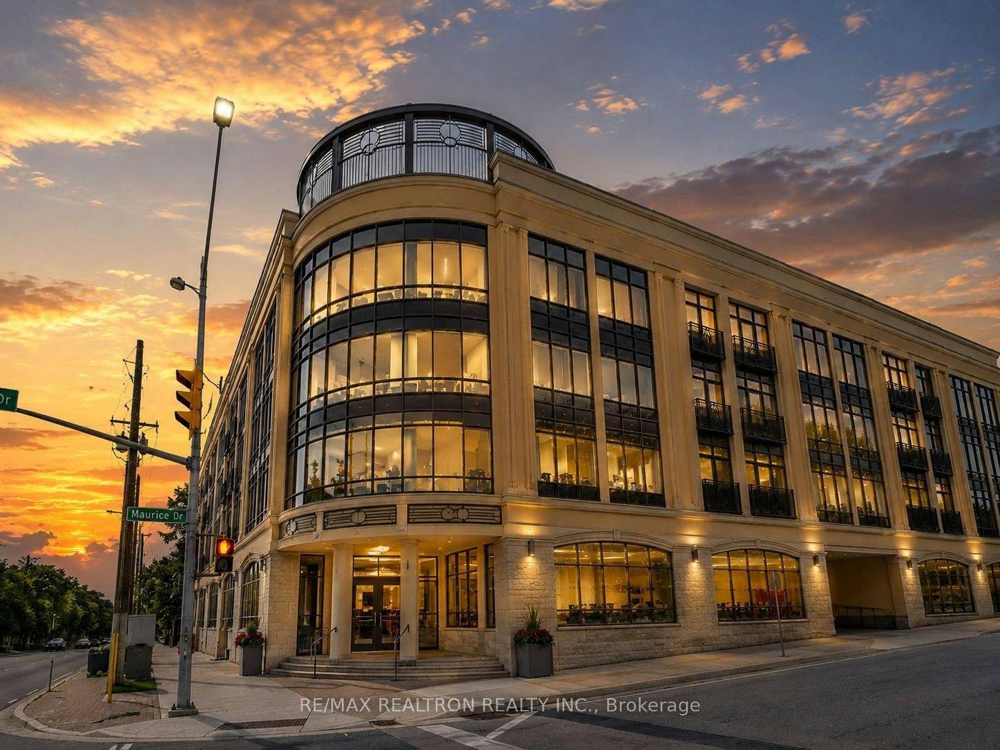 201-205 Lakeshore Road W, Oakville, ON, L6K 0H8