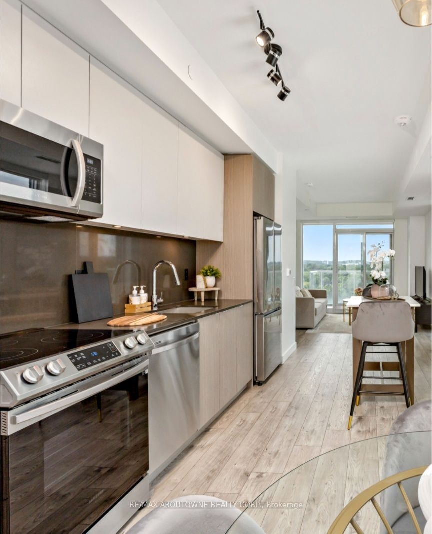 B0811-133 Bronte Road, Oakville, ON, L6L 0H2 - 3