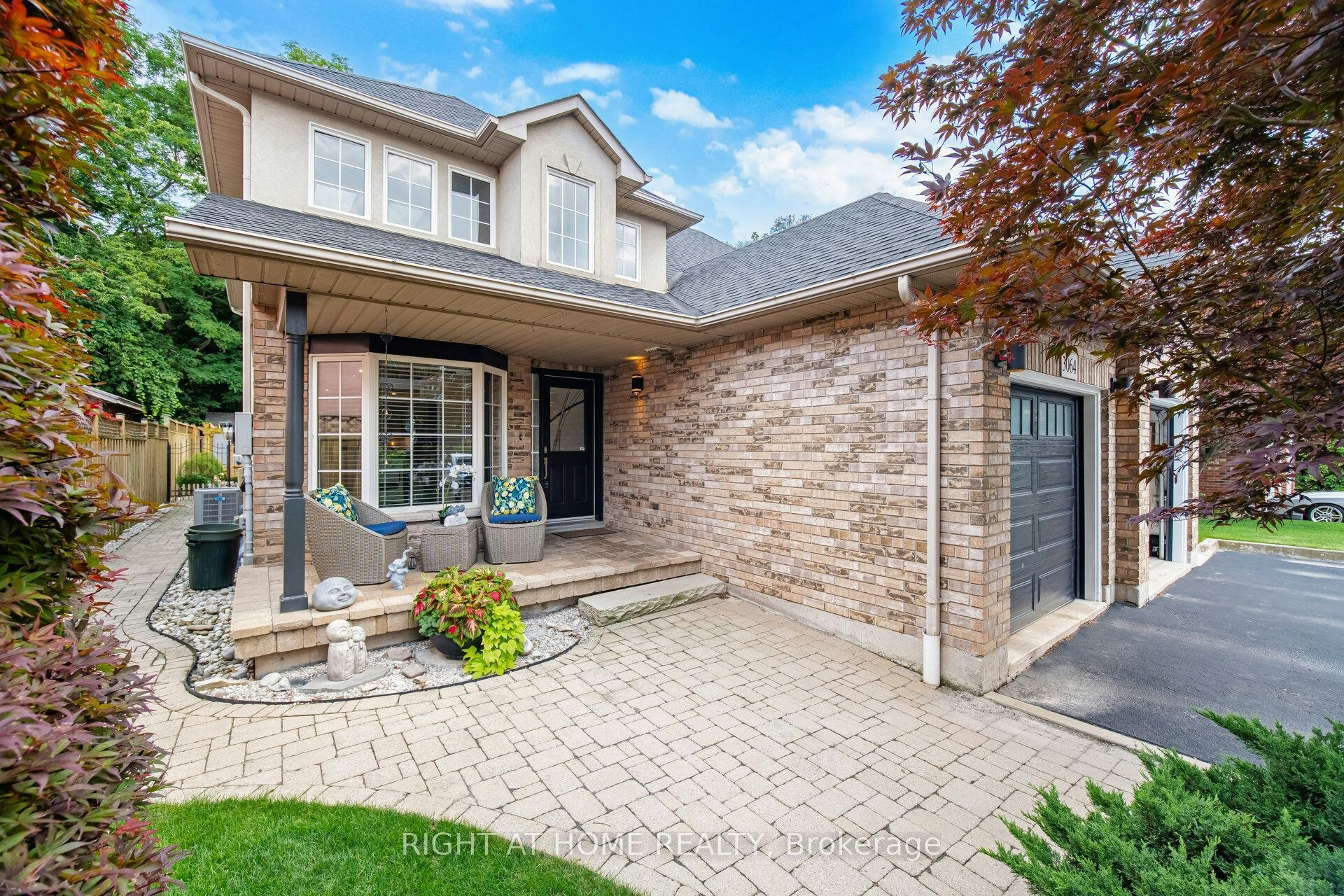 3064 Lakeshore Road W, Oakville, ON, L6L 1J2
