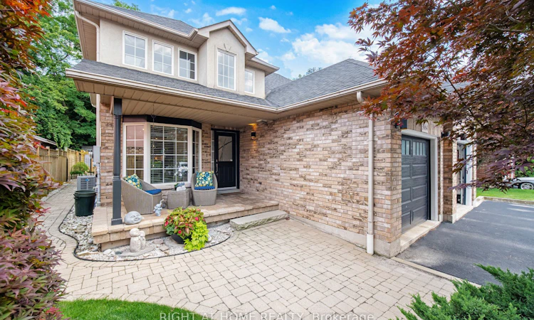 3064 Lakeshore Road W