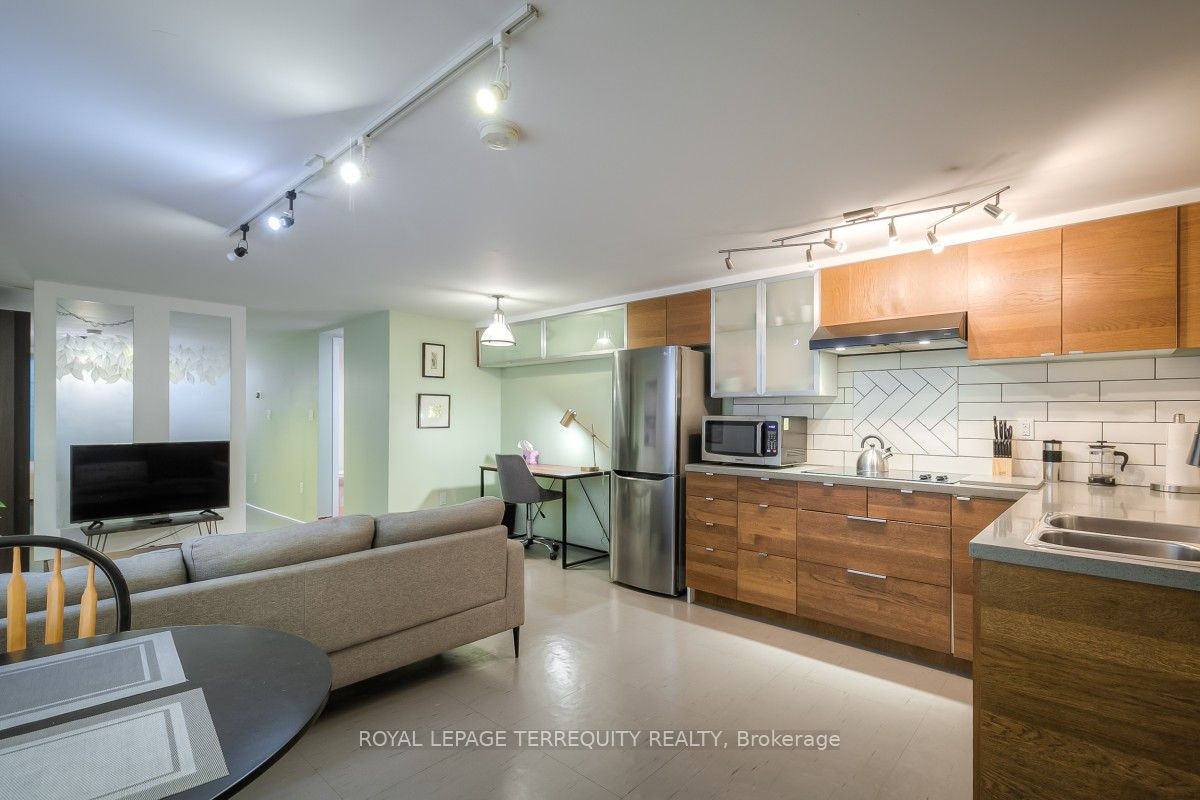BSMT-26A Scarlett Road, Toronto, ON, M6N 4K1