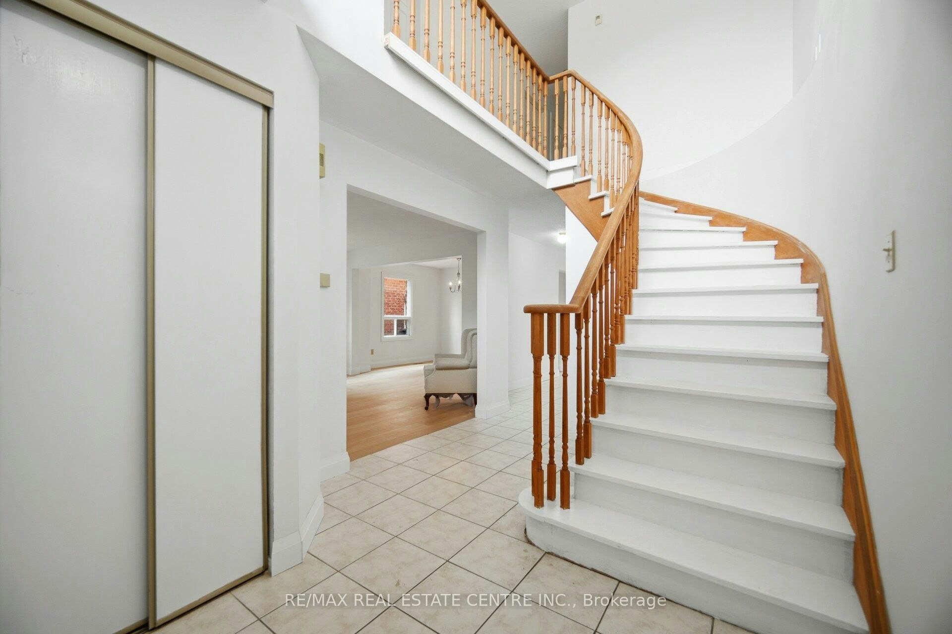 Main and 2nd-4676 Owl Circle, Mississauga, ON, L4Z 2W6 - 27