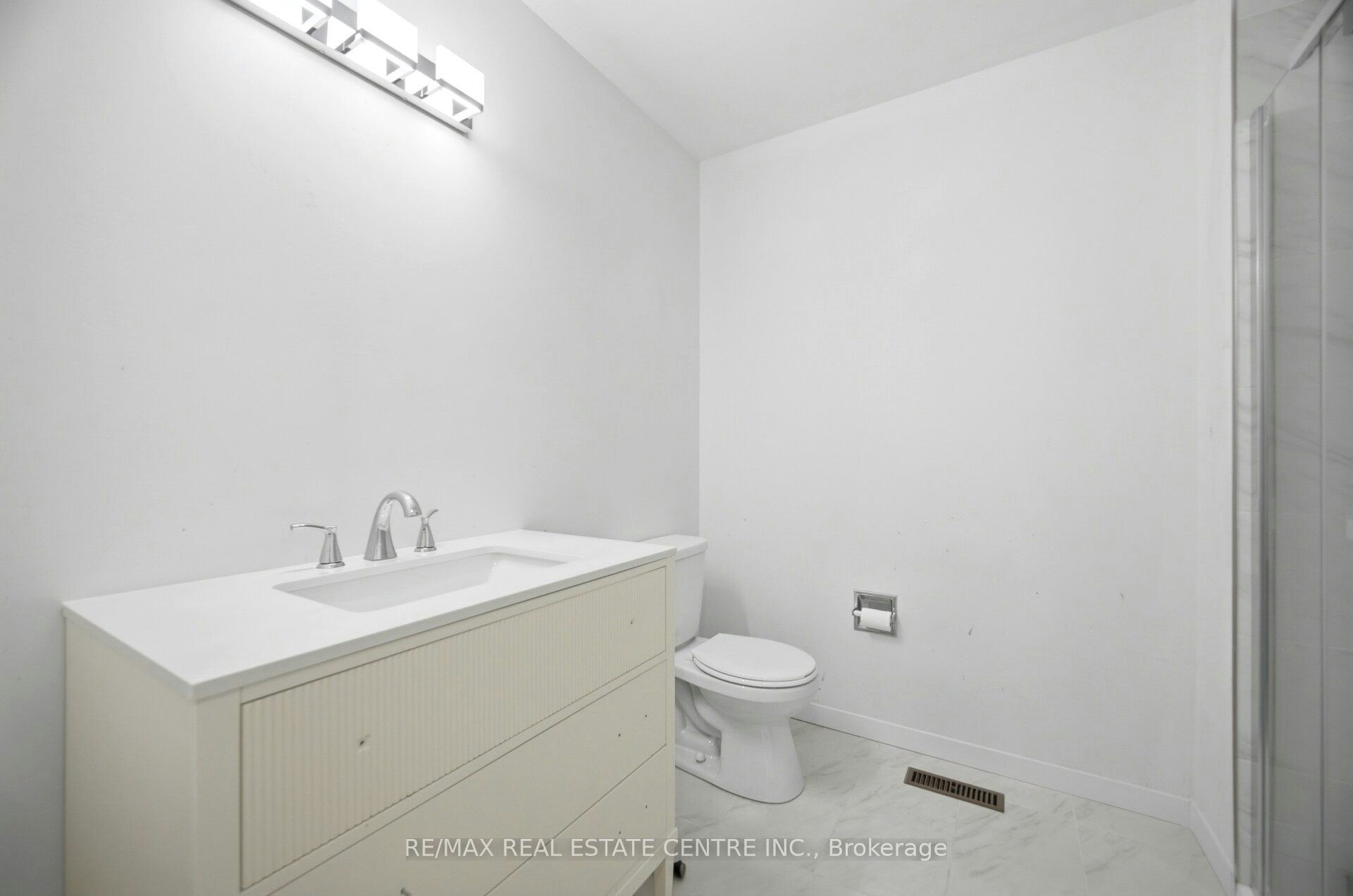 Main and 2nd-4676 Owl Circle, Mississauga, ON, L4Z 2W6 - 44