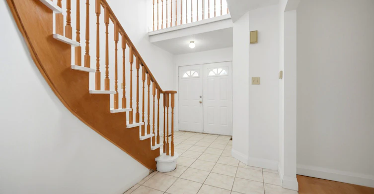 Main and 2nd-4676 Owl Circle, Mississauga, ON, L4Z 2W6 - 9